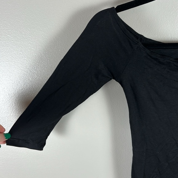 NWT Lulu’s Black 3/4 Sleeve Off Shoulder Top - Picture 3 of 4